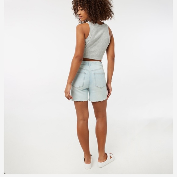 Ardene Asymmetrical Waist Denim Shorts - Light Wash - Picture 3 of 6